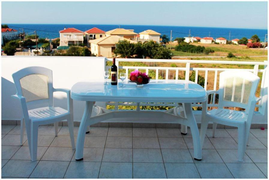 Retreat Apartments In Drosia - Apartment For 3 Makris Gialos  Bagian luar foto